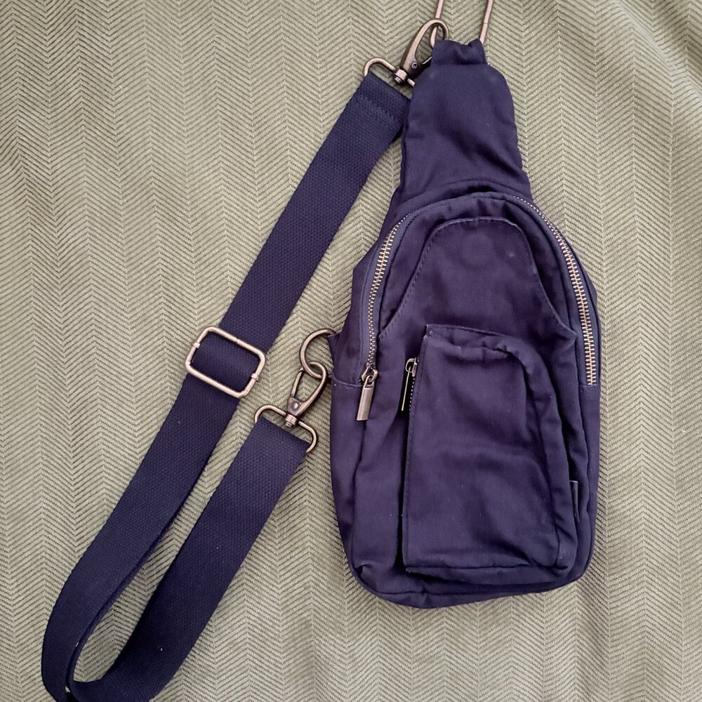 Girrlscout The Scout Sling Bag - Black (DISCONTINUED STYLE) - Picture 4 of 4